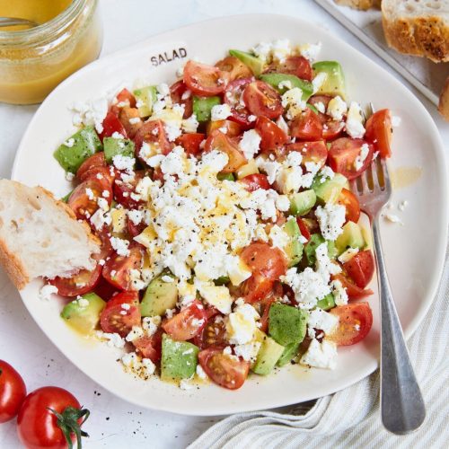 Avocado-Tomaten-Salat mit Hirtenkäse