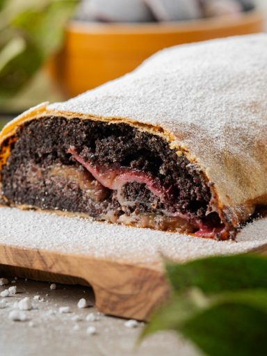 Zwetschken-Mohn-Strudel
